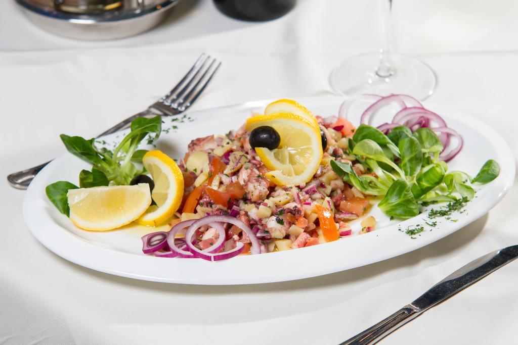 Hotel Pansion Amigos Podstrana Zewnętrze zdjęcie