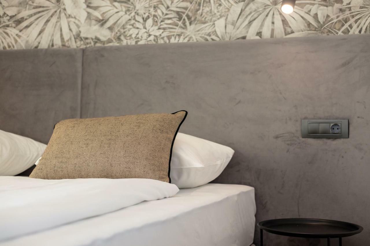 Hotel Pansion Amigos Podstrana Zewnętrze zdjęcie