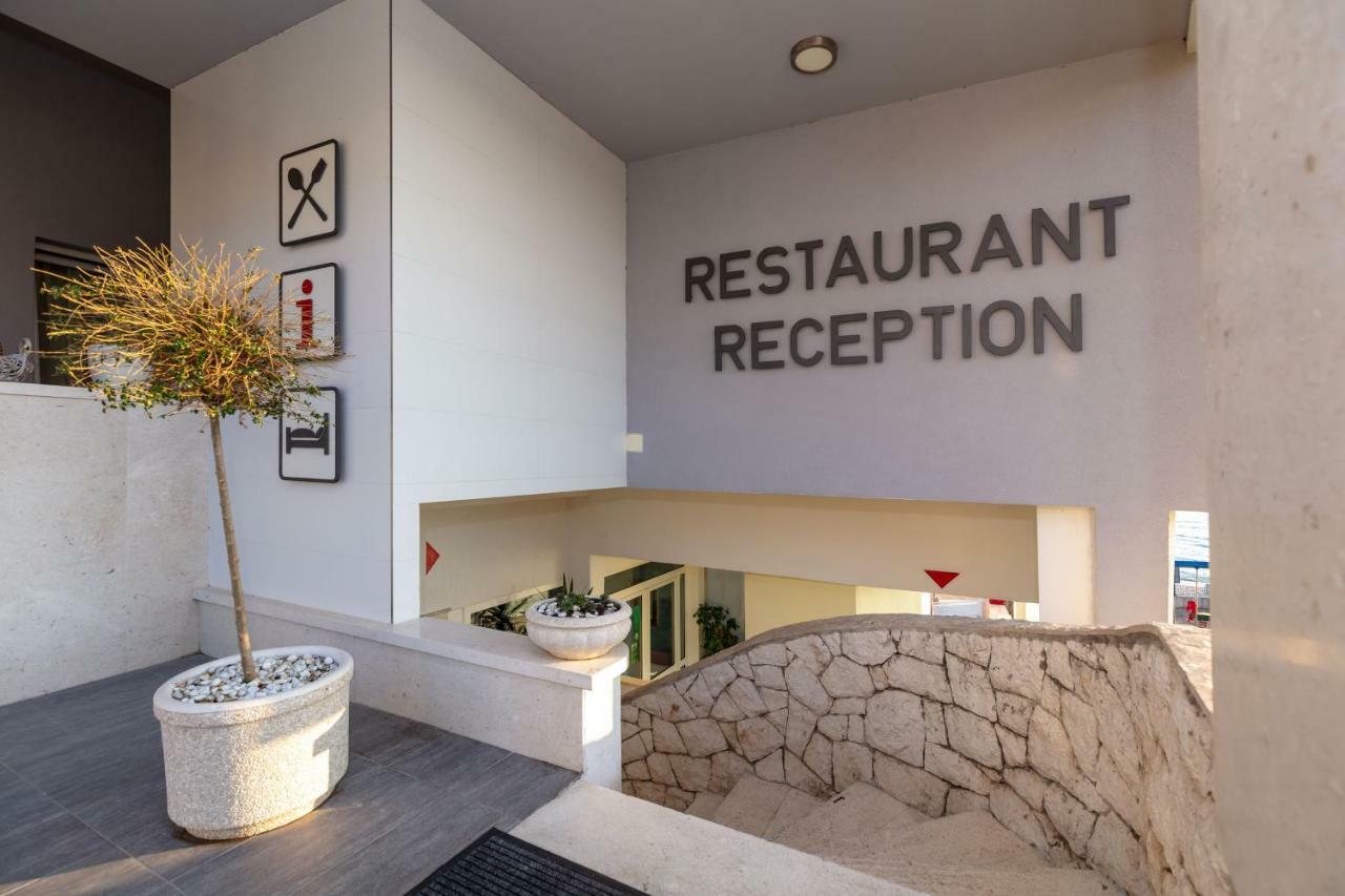 Hotel Pansion Amigos Podstrana Zewnętrze zdjęcie